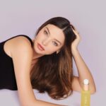 Miranda Kerr Instagram - It’s finally here!! I’m so excited to announce my limited edition kit featuring my two pregnancy essentials: @bumpsuit & @koraorganics 🖤
