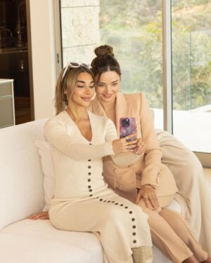 Miranda Kerr Instagram - I am so excited about the launch of Tranquility - my new Miranda Kerr Home collection with @universalfurn. We sought to design pieces that create a serene and nurturing atmosphere in the home. You can shop the collection now on @onekingslane 💕

📸 @veronicasams