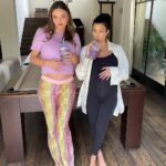 Miranda Kerr Instagram – 3 days and 11 smoothies later 💜🌈🤰🏻

Thank you to my wonderful friends who helped celebrate the launch of @koraorganics Plant Stem Cell Retinol Alternative Moisturizer and KORA Glow @erewhonmarket smoothie!