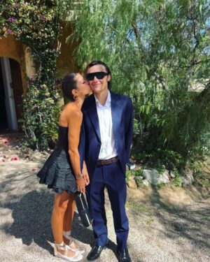 Miri Pérez-Cabrero Instagram - Ayer fue el mejor día de mi vida🤍 Blanqui y Marcos forever in my heart✨✨✨✨✨✨✨✨✨✨ no se puede describir…!!!!!!!!!!! #diary 

Pendientes de @mdepaulet & @valytyplace