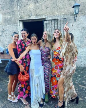 Miri Pérez-Cabrero Instagram - Ayer fue el mejor día de mi vida🤍 Blanqui y Marcos forever in my heart✨✨✨✨✨✨✨✨✨✨ no se puede describir…!!!!!!!!!!! #diary 

Pendientes de @mdepaulet & @valytyplace