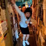 Misoo No Instagram - こないだは『ジョニー大蔵大臣さん50歳生誕祭2022』 . あ〜ざした〜す！（たこ口） . はじめての新宿LOFT！ . バンドマンの聖地に立てて . うれ新古今和歌集〜！ . 楽屋にスピッツさんの . めっちゃ昔のセトリが貼ってあった〜す . が‥ . 撮り忘れ！トホホ‥ . ライブは . アーティストさんも芸人さんもみんな大盛り上がり！ . お客さんもノリノリで . たのし杉田玄白〜！ . そしてなにより . ジョニー大蔵大臣さん！ . 50歳のおたんじょうび . ハッピーバ〜ス！（たこ祝） . #ジョニー大蔵大臣 #水中それは苦しい #新宿LOFT #脳みそ夫 #OL聖徳太子 #おったま遣隋使