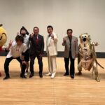 Misoo No Instagram - 遅くなったっすけど、先日は‥ . 『白井ふるさと大使ライブ』 . あ〜ざした〜す！（たこ口） . 千葉県白井市のふるさと大使が大集合！ . ホリさん、イワイガワさん、演歌の大先輩たちと久しぶりにお会いできて . うれ新古今和歌集〜！ . じねんじゃー率いる . 着ぐるまーずのゆるキャラたちと . 脳みそ夫体操コラボした〜す！ . アラサー武士と . ちびっこ石油王の . コスプレダンサーもいて . めっちゃ盛り上がった〜す！ . #白井 #白井市 #ホリ #イワイガワ #じねんじゃー #着ぐるまーず #なし坊 #かおり #白い大根くん #びゃくしん大魔王 #黒星仮面 #ナッシー号マン #ナッシー号マンレディ #赤星レディ #ゆるキャラ #正式名称しらべるの大変っす笑