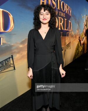 Mitra Jouhari Instagram - I’m in a few episodes of @historyoftheworld part 2! I am so grateful to get to be part of something that includes so many people I love and look up to (both onscreen and off). It’s out on Hulu next Monday March 6 ❤️❤️❤️ also the reason my hands are like that is because I am holding one grain of rice in each hand.
