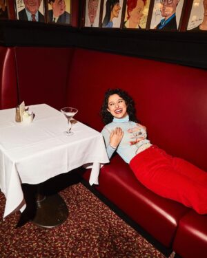 Mitra Jouhari Instagram - 🥰🥰🥰🥰🥰 2 more from my special @rachelantonoff day at Sardi’s. As u can see I was suffering. Miserable. Crying!!

Photos by @amylombard 
Hair by @rochelle_colorartist 
Makeup by @andrewcolvinmakeup