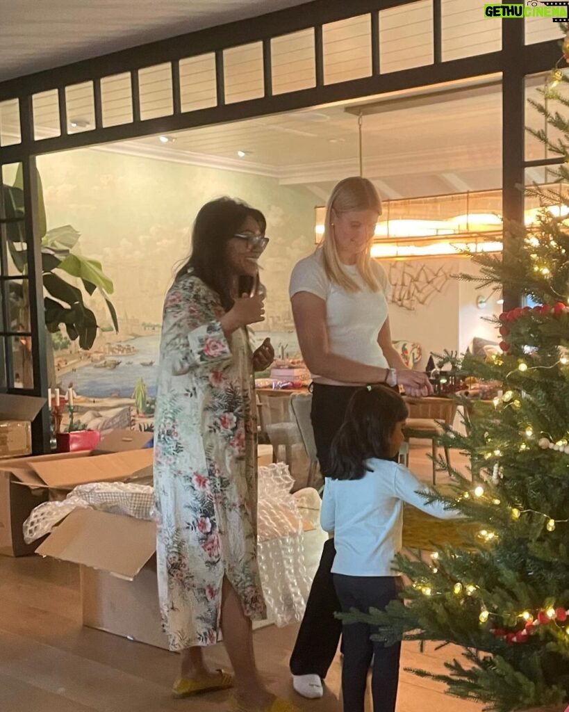 Mo Collins Instagram - Easy to be Merry, and get into the spirit of the Holidays with our beautiful friends at Karen and Carl’s. Tree is DECORATED!!! I hope you find time to soak in some goodness with friends and family over the next couple months. ❤️ #treedecorating #friends #holidayparty