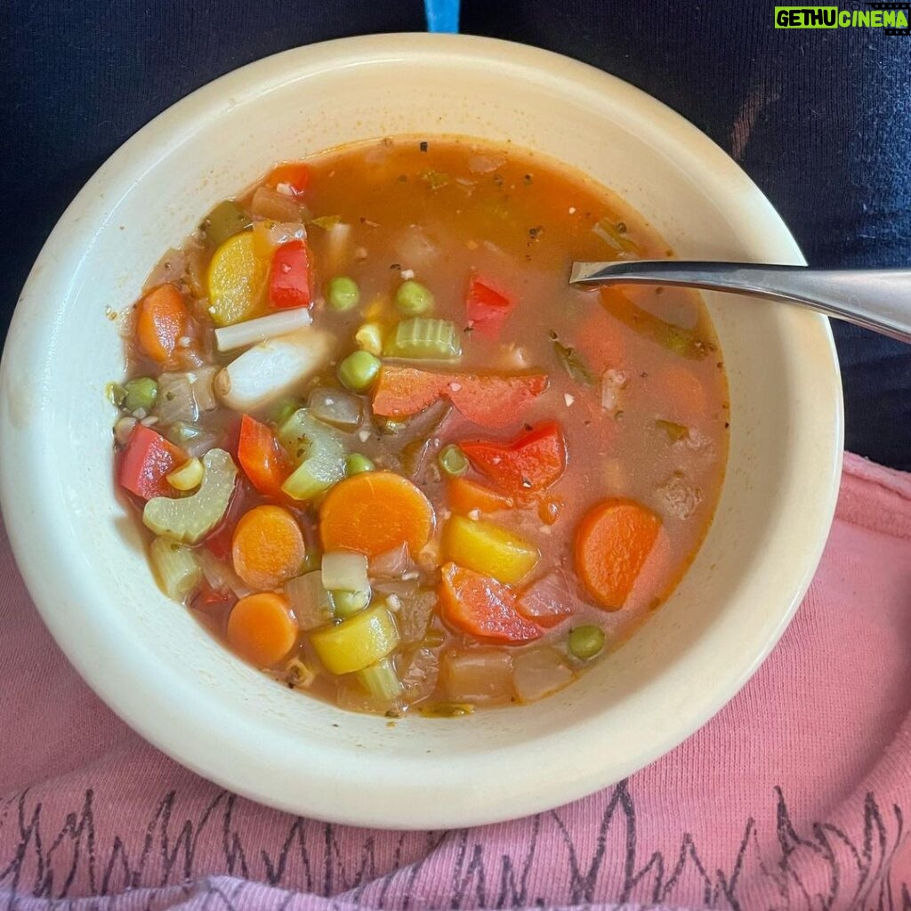 Mo Collins Instagram - Get yourself a bff neighbor like our Billy. Alex and I are both deep into a cruddy headcold, and Billy cooks up a pot of homemade vegetable soup….. and it’s the BEST veggie soup I’ve ever had!!! Feeling like this is what’s going to cure this damn virus. “Curing them with kindness “ could be Billys moniker. Love you, Miss ❤️ @thewilliambutler #soupforthesoul #friendship