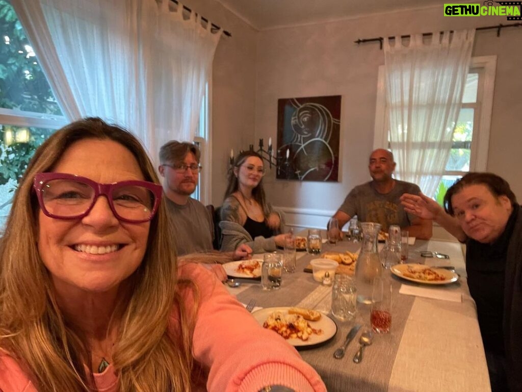 Mo Collins Instagram - Saturday night family din-din. Alex made a DELICIOUS lasagna!! ❤️ @hanaskuby Garreth, and Uncle Billy @thewilliambutler @skubyballs