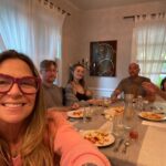 Mo Collins Instagram - Saturday night family din-din. Alex made a DELICIOUS lasagna!! ❤️ @hanaskuby Garreth, and Uncle Billy @thewilliambutler @skubyballs