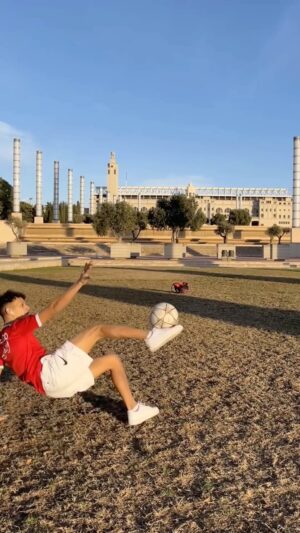 Mohammed El Amine El Khayari Instagram - Balón directo a la mochila 🎒⚽️ cuál es tu pronóstico para el partido de mañana? 🇲🇦🇲🇦🇲🇦🇲🇦 #skills #morocco #worldcup #mundial #🇲🇦