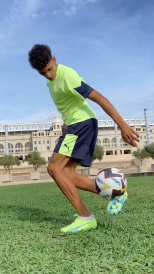 Mohammed El Amine El Khayari Instagram - Como un gigante con las nueva Ultra fastest Pack @pumafootball y el nuevo  balón de @laliga, control absoluto de mis skills! Consíguelas en @elcorteingles
#PUMAUltra #PUMAOrbita