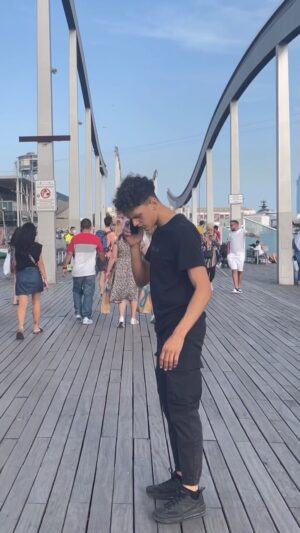 Mohammed El Amine El Khayari Instagram - No iba bien el móvil 📲😅 tocaba arreglarlo 🙂 #skills #maremagnum #freestyle #free #style 
🎶: @rvfvrxiz_ - TIGINI REMIX