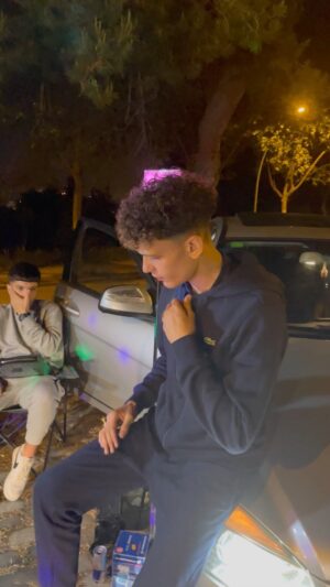 Mohammed El Amine El Khayari Instagram - Dime que me pongo? Solo tengo chándal 😅 Y con el balón pegado haha ⚽️🤪 #skills #freestyle #chandal 

🎶: Chándal - @el_moraddd
