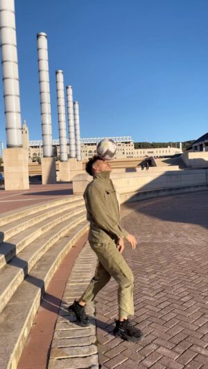 Mohammed El Amine El Khayari Instagram - algo mas que echar unos toques ⚽️🫣 
pd: se nota cuando no voy con la ropa adecuada haha