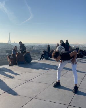 Mohammed El Amine El Khayari Instagram - Un freestyle en BARCELONA 🇪🇸otro en BRUSELAS 🇧🇪 otro en PARIS 🇫🇷 y por último en ANDORRA 🇦🇩 Con cual te quedas? 🤔💨 #skills #barcelona #fslife #bruselas #belgica #paris #francia #andorra