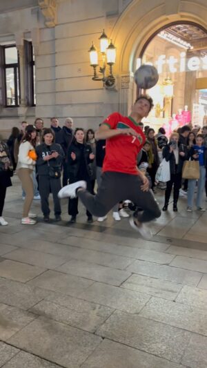 Mohammed El Amine El Khayari Instagram - así disfruto yo del balón :) ⚽️🤩
