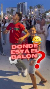 Mohammed El Amine El Khayari Instagram - donde está el balón? 🫣‼️ quien quiere echar un 1 vs 1? #mohafs #freestyle #skills #nutmeg #caño #morocco #🇲🇦 Tanger طنجة