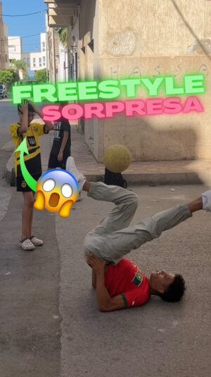 Mohammed El Amine El Khayari Instagram - Vi a estos chavales jugar desde lejos y quise echar unos toques con ellos, ahora tengo a 3 colegoness en nador!! 🤩‼️ por esto nunca dejaría el freestyle y lo que con él trae 🫶🏽 #skills #freestyle #enjoy #nador #🇲🇦