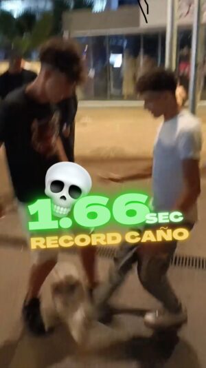 Mohammed El Amine El Khayari Instagram - 1,66 segundo 💀 el caño más rápido del mundo? 🚀🚀🚀🚀🚀 #mohafs #salou #freestyle #nutmeg