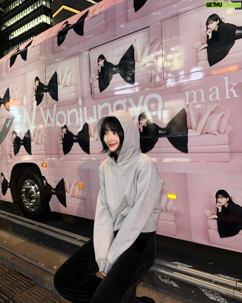 Momo Hirai Instagram - 🎀🐈‍⬛🖤