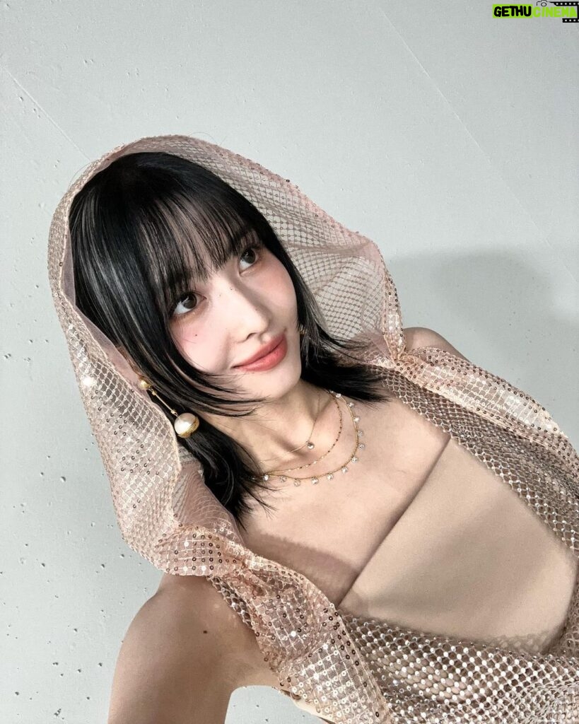 Momo Hirai Instagram - Do not touch🐚