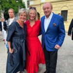 Monika Gruber Instagram – Mit herzlichem Dank an Ihre Durchlaucht, Fürstin Gloria von Thurn und Taxis, für den herrlichen Abend mit Verdis „Othello“ bei den Festspielen im zauberhaften Schloß Regensburg.