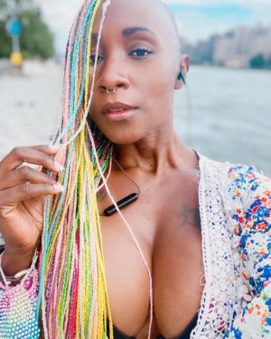 Monique Dupree Instagram - Good morning!! Don’t be afraid to say it back!!!
“Let your love send off so much positive energy that it shifts the vibrations in the room.” 
#vibratehigher #energyiseverything #positivevibes #positiveaffirmations #moniquedupree #loveyourself #energydoesntlie #hairisart #fashionblogger #fashionisart #momof10 #feelthelight #outstanding
