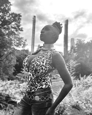 Monique Dupree Instagram - Good morning!! Don’t be afraid to say it back!

The ego seeks to divide and separate. Spirit seeks to unify and heal…
#blackandwhitephotography #centralparknyc #centralpark #moniquedupree #selfieseries