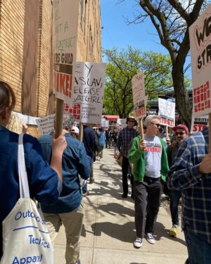Monique Gabriela Curnen Instagram - Making our voices heard in NYC today with @writersguildwest @wgaeast @wgawest @wgaunity @sagaftra #unionstrong #respectwriters #livingwage #fairpay #shareprofits