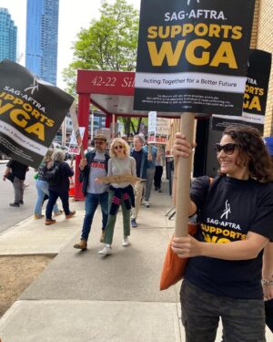 Monique Gabriela Curnen Instagram - Making our voices heard in NYC today with @writersguildwest @wgaeast @wgawest @wgaunity @sagaftra #unionstrong #respectwriters #livingwage #fairpay #shareprofits