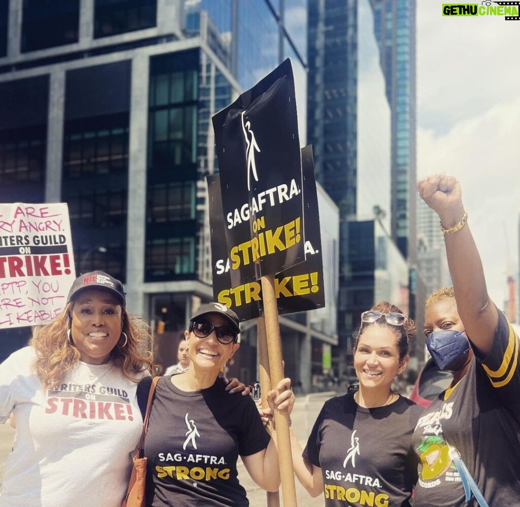Monique Gabriela Curnen Instagram - We are #sagaftrastrong and #WGAStrong ! Shout out to the @wgaeast @wgawest & @sagaftra family who gathered today to make our voices heard. #SAGAFTRAstrike #wgastrike #labor #laborunites #unionstrong #newyork #livingwage