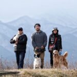 Moon Jeong-hee Instagram - #마누 #manu #jane #ruy #걷고또걷고 #산책 #모두건강하세요 #수의사 #원장님 늘 도움주시는 심원장님 반가웠어요♡ 제인루이네와 함께하는 산책길 언제나 싱글벙글! 우연히 만난 덕선이두 반가웠어♡ @manu_goldenretriever @justinkim1978 @chris_kim1979 @vet_on_mars @uhhh_dseon
