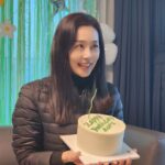 Moon Jeong-hee Instagram - #풀풀이들 #팬카페 #십여년만에 #모임 #생일파티 #생일주간 #감사합니다 #정성가득 #윳놀이 #제일신남 #무넌니 풀풀이들 먼길와서 무넌니 파티도 준비해주고, 잼나게 수다도 떨고 웃으며 행족(!)하고 즐거웠어! 고마워 😊😊😊😊 내사랑들 🌿 ☘️ 🌿 ☘️ 🌿 Ps. 훈민정음 윳놀이는 그야말로 꿀잼! 나혼자 왤케 신났지?♡승리하신 팀 축하해요 🎉 @fullmoon_fullfull