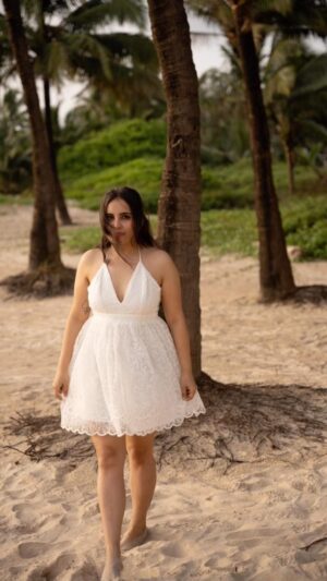 Mridanjli Rawal Instagram - How to pose on a beach? #tutorial

📸While posing try some playful poses. 
💃Twirl around like a graceful dancer, throwing a spontaneous dance move . 
👯‍♂️The most important thing is to have fun and be yourself. 
😀So go ahead, pose with a big smile, and let your inner star shine bright! 

♥️Not all pictures will be perfect. But that’s okay. Right?

Credits: @picx.medias 

Check out the results towards end of the video.

#beachlife #beach #live #loveislove #goa #music #pose #beachpose #tutorial #dance #goodvibes #cansaulim #réel #reelsinstagram #reelkarofeelkaro #naturephotography #nature_perfection #sea #girls #tutorialpose #friday