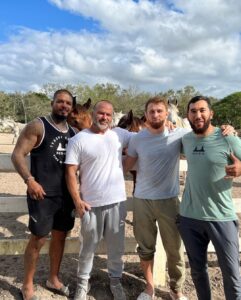 Mukhamed Berkhamov Instagram - В тапках впервые ездил Miami, Florida