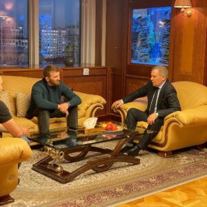 Mukhamed Berkhamov Instagram - Очень рад был личной встрече. Ещё раз благодарю за оказанное внимание и подарок. Аллыхьым куэду къыфхилъхьэж! @kanokov_arsen