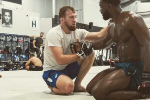 Mukhamed Berkhamov Instagram - Работа началась!!
За месяц надо набрать оч хорошую форму🇺🇸