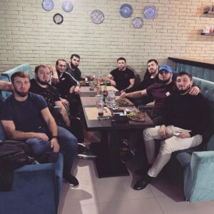 Mukhamed Berkhamov Instagram - БаракаАллаху фикум брат @doctor_shogen за то,что нас собрал..все было на высшем уровне👍
Кто ещё не успел побывать @desert_rose_cafe всем советую)))