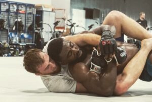 Mukhamed Berkhamov Instagram - Работа началась!!
За месяц надо набрать оч хорошую форму🇺🇸