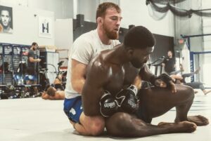 Mukhamed Berkhamov Instagram - Работа началась!!
За месяц надо набрать оч хорошую форму🇺🇸