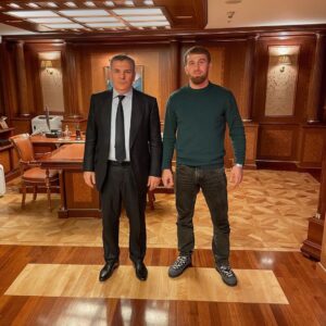 Mukhamed Berkhamov Instagram - Очень рад был личной встрече. Ещё раз благодарю за оказанное внимание и подарок. Аллыхьым куэду къыфхилъхьэж! @kanokov_arsen