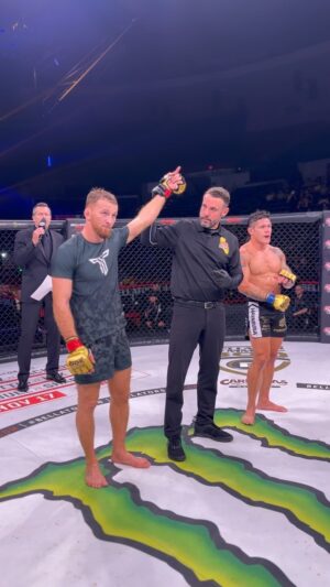 Mukhamed Berkhamov Instagram - Спасибо всем кто болел и переживал, мы вернулись с победой ☝🏼
•
Thanks to everybody who supported me, we came back 🔝
