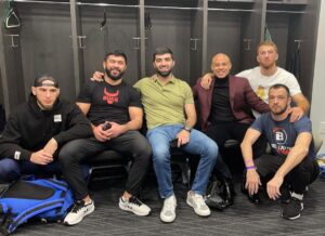 Mukhamed Berkhamov Instagram - Кто то проигрывает ,кто то выигрывает и я скажу,что это не самое главное в жизни..мы остаёмся простыми людьми,не забывая откуда мы,не забываем наши традиции и подаём полезный пример нашей молодёжи######

Самые четкие менеджеры тоже на месте💪🏻