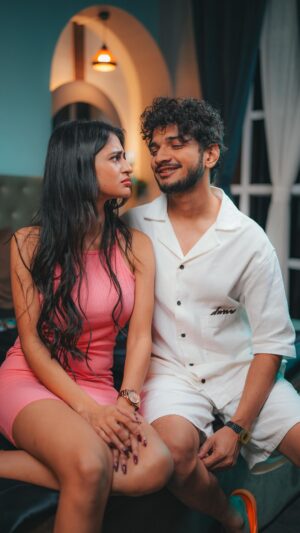 Munawar Faruqui Instagram - This valentines day long and last with @reneeofficial 🙌 

Ekdum ideal gift for your loved ones Jao buy karo
reneecosmetics.in par ya renne app par.

Get additonal 10% off, use my code: MUNAWAR10

Special Thanks to @prakritipavani 🙌

📹 @wesmilemedia @cineshadows 

#munawarfaruqui #munawarkijanta #munawarkewarrior #valentinesday #ad