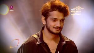 Munawar Faruqui Instagram - Aansu, hasi, aur non-stop masti mazaak se bhara hua Munawar ka yeh safar humesha yaad rahega! 🥺💞

Dekhte rahiye #BiggBoss17 at 10PM and #BiggBoss17Finale on 28th January, Sunday 6PM to 12AM sirf #Colors aur @officialjiocinema par. 

#BB17 #BiggBoss #GrandFinale
@beingsalmankhan 

@munawar.faruqui