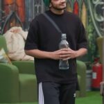 Munawar Faruqui Instagram - Daur aisaa laayo dekh jale jale sare yeh enemies, Sare dekh puche kaun laayo laayo laayo yeh legacy 🔥🔥❤️ @beingsalmankhan @colorstv @officialjiocinema @endemolshineind #munawarfaruqui #biggboss17 #biggboss #munawarkijanta #munawarkewarrior #karlenge #dongritohearts #trophytohdongrihiayegi
