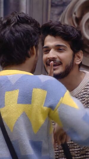 Munawar Faruqui Instagram - Agar fati teri mujse toh rakhna doorie, Mehnat mera farz aur haq mashhoori…

@beingsalmankhan @colorstv @officialjiocinema @endemolshineind 

#munawarfaruqui #biggboss17 #biggboss #munawarkijanta #munawarkewarrior #karlenge #dongritohearts #trophytohdongrihiayegi