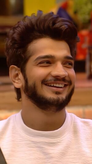 Munawar Faruqui Instagram - Inhe sikha ke hasna saare ghum apne sar lunga nafrat ke shor ko tabdeel taliyon me kar dunga ❤️ #karlenge 

#munawarfaruqui #bigboss #munawarkijanta #munawarkeworriars #dongritohearts @officialjiocinema @colorstv