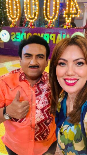 Munmun Dutta Instagram - Behind the scenes from the shoot of 4000 episodes ❤️
.
Grateful for everything 🙏🏻 For this wonderful team, and for the wonderful audience who has been with us through thick and thin. ❤️

.
#munmundutta #tmkoc #behindthescenes #4000episodes #4000happysodes #tarakmehtakaooltachashma #grateful