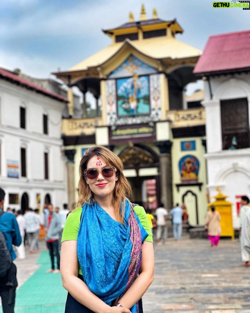 Munmun Dutta Instagram - Pashupati Nath temple and Boudhanath Stupa 🙏🏻🇳🇵 . . . #munmundutta #travel #nepal Nepal